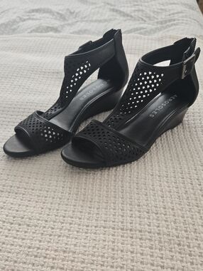 AEROSOLES Black Sapphire Wedge Sandals 6.5 - Like BRAND NEW